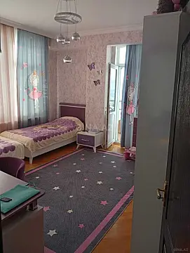 Satılır 3 otaqlı mənzil 130 m²