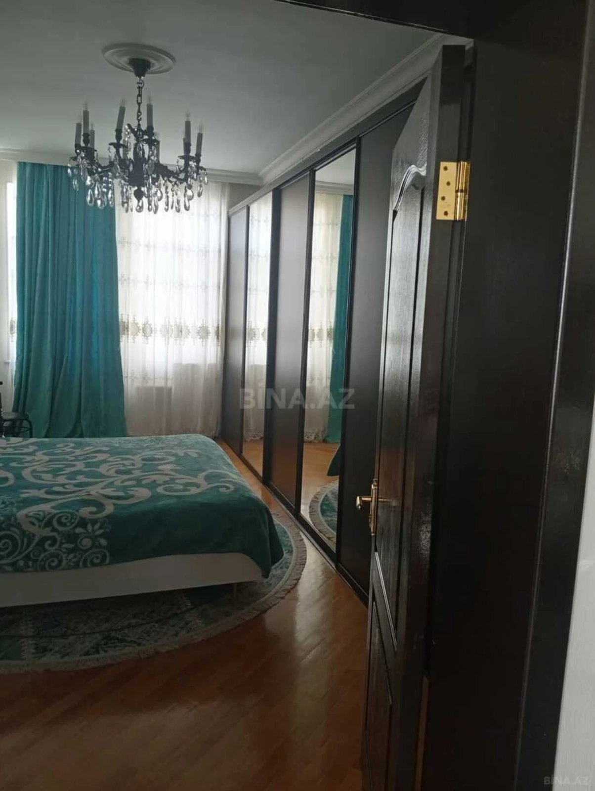 Satılır 3 otaqlı mənzil 130 m²