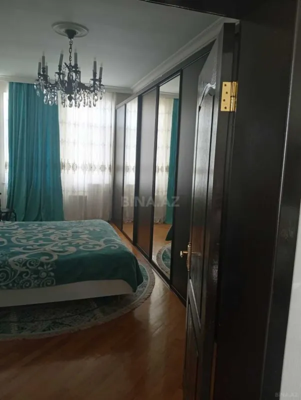 Satılır 3 otaqlı mənzil 130 m²