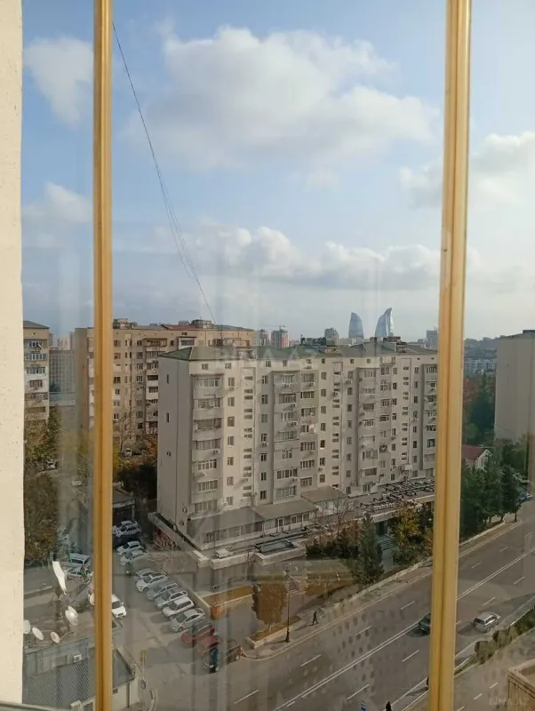 Satılır 3 otaqlı mənzil 130 m²