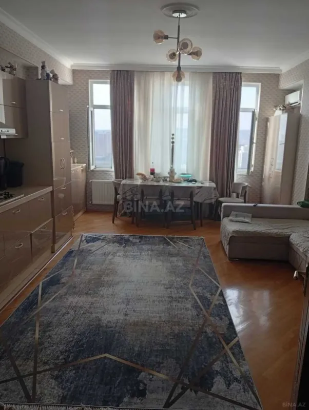 Satılır 3 otaqlı mənzil 130 m²