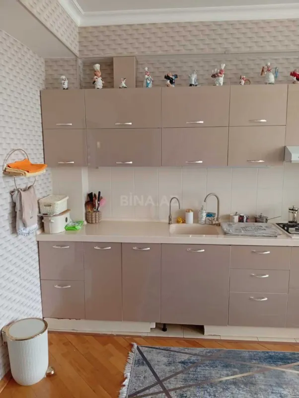Satılır 3 otaqlı mənzil 130 m²
