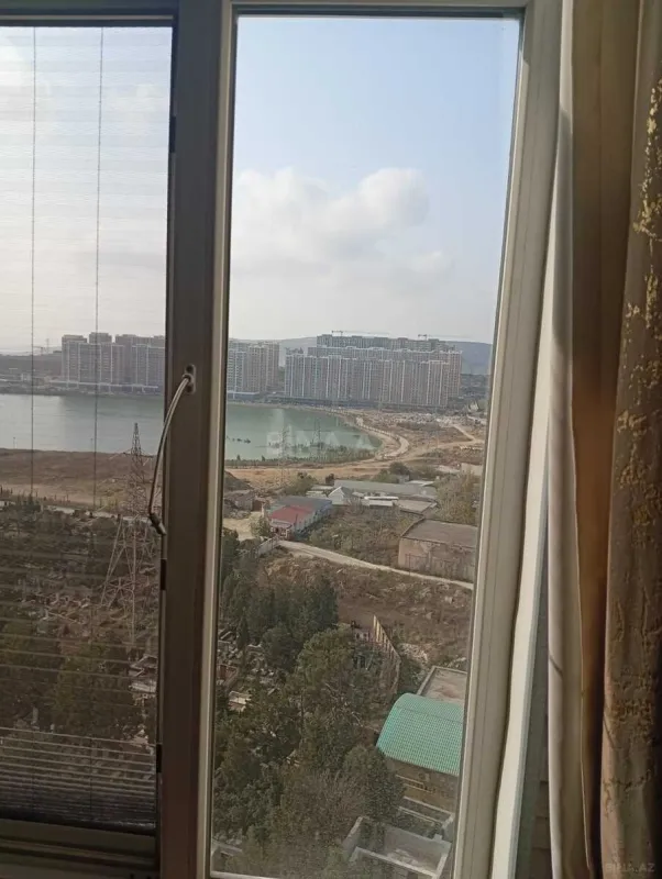 Satılır 3 otaqlı mənzil 130 m²