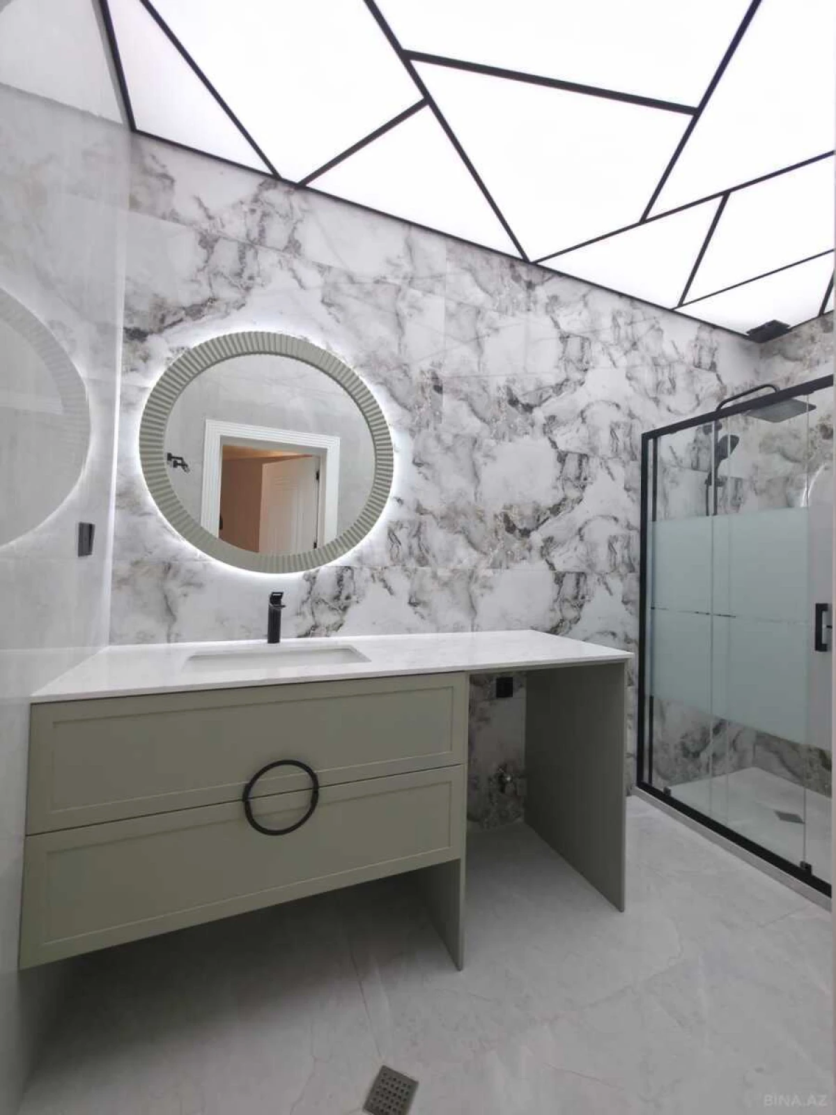 Satılır 3 otaqlı mənzil 107 m²