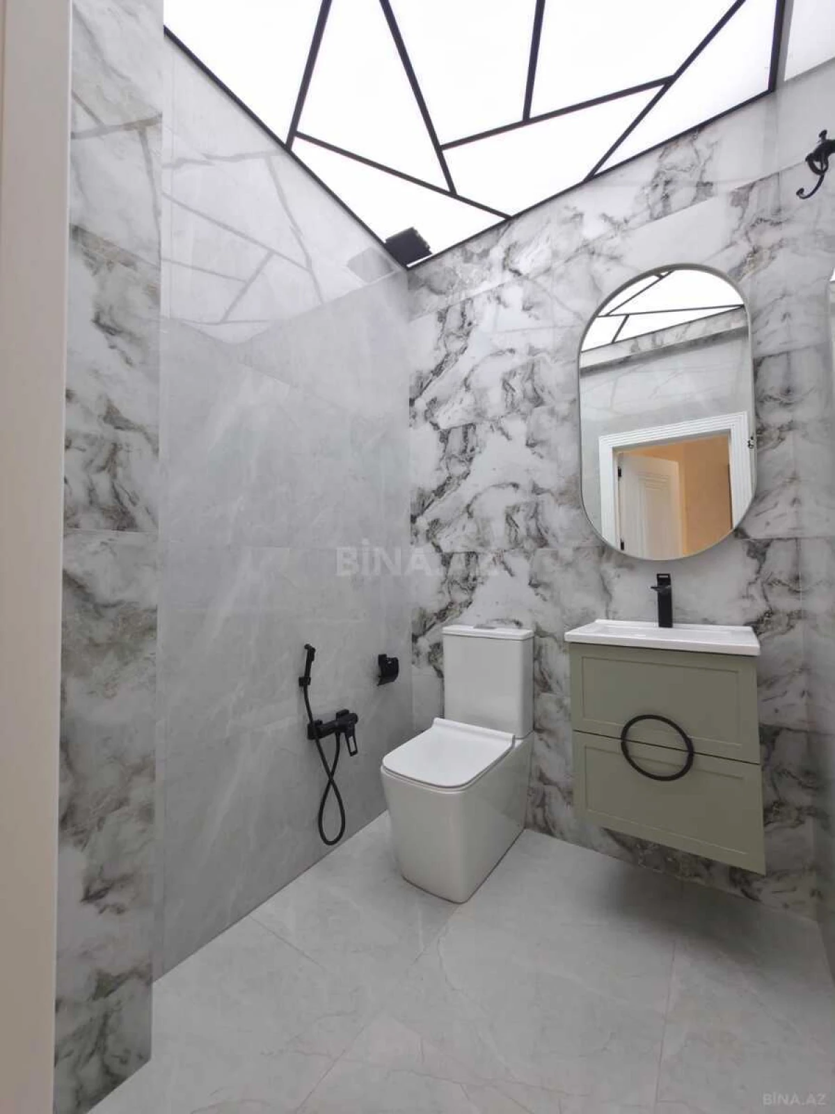 Satılır 3 otaqlı mənzil 107 m²