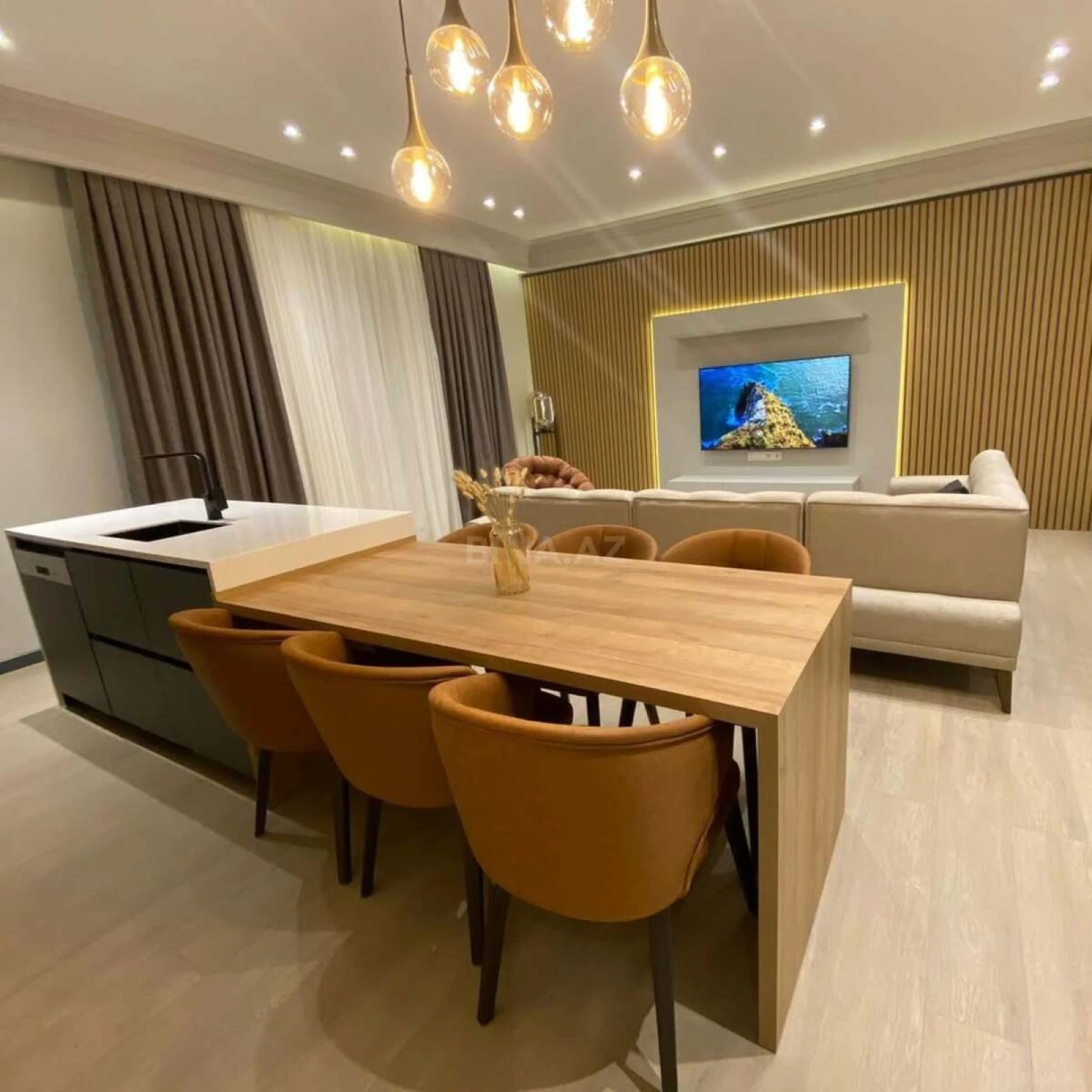 Kirayə verilir 2 otaqlı mənzil 85 m²