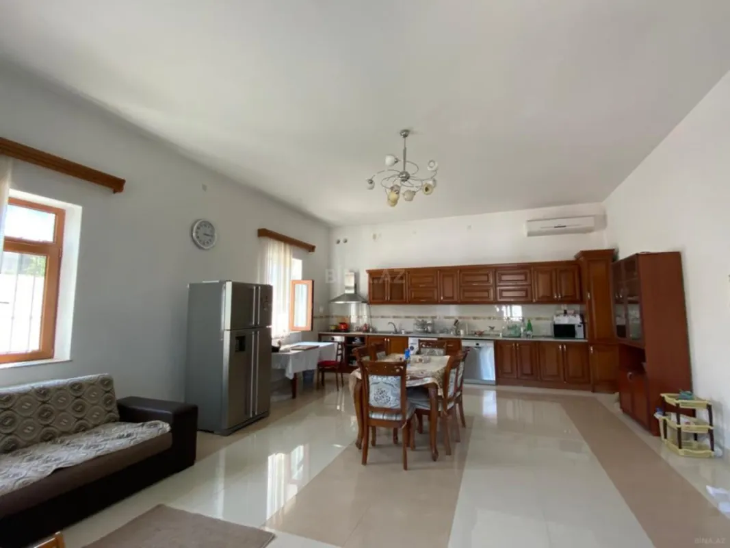 Kirayə verilir 7 otaqlı həyət evi 650 m²