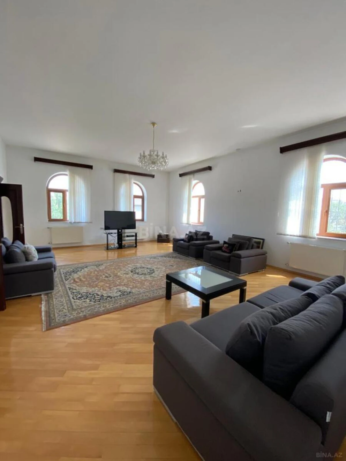 Kirayə verilir 7 otaqlı həyət evi 650 m²