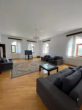 Kirayə verilir 7 otaqlı həyət evi 650 m²