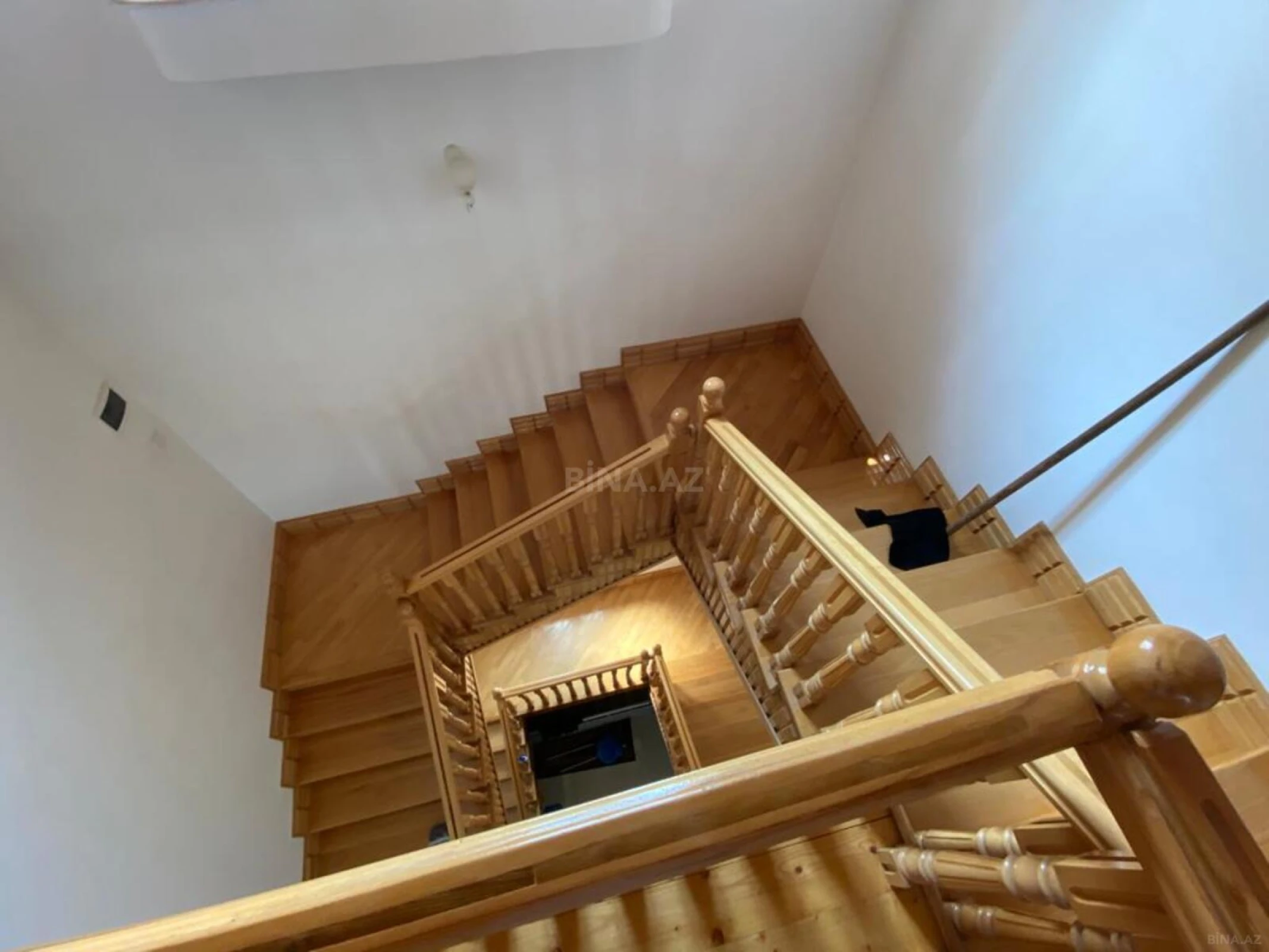 Kirayə verilir 7 otaqlı həyət evi 650 m²