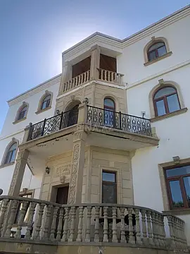 Kirayə verilir 7 otaqlı həyət evi 650 m²