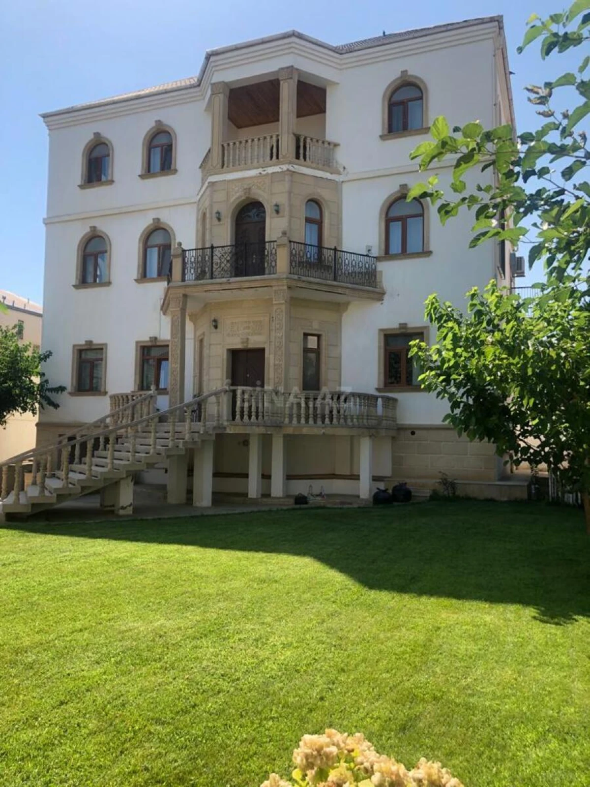 Kirayə verilir 7 otaqlı həyət evi 650 m²
