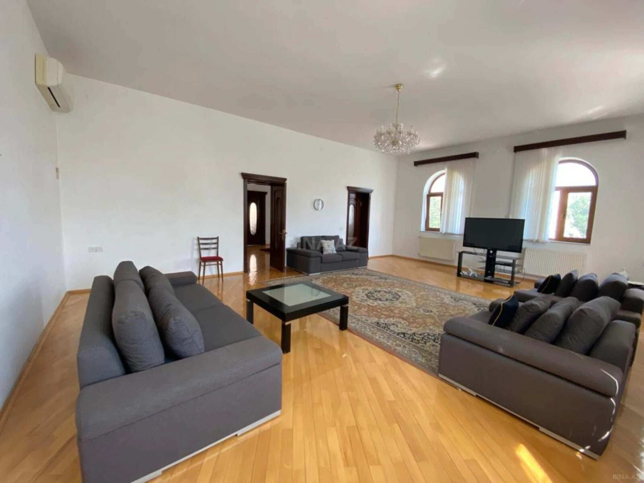 Kirayə verilir 7 otaqlı həyət evi 650 m²