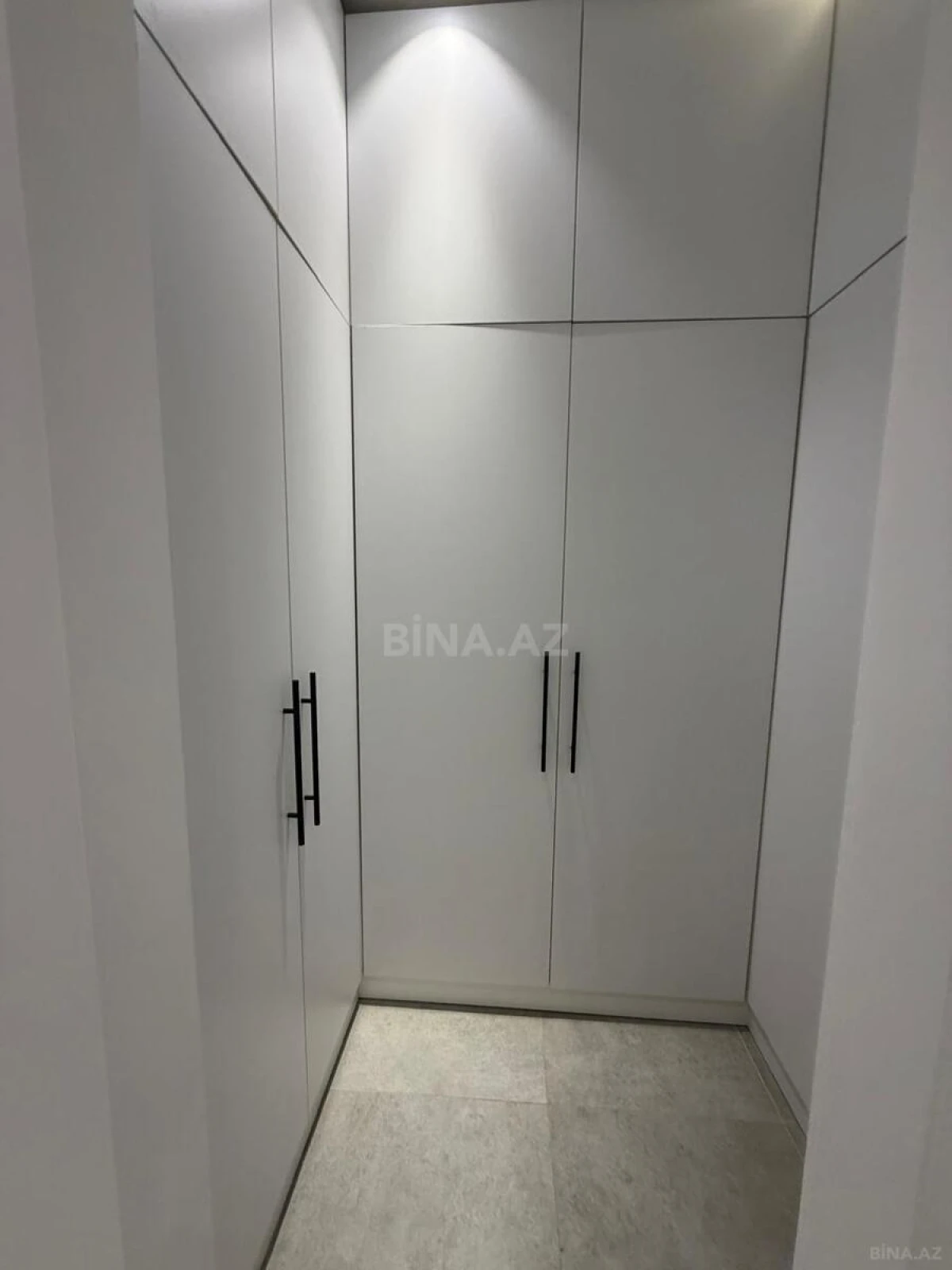 Kirayə verilir 2 otaqlı mənzil 95 m²