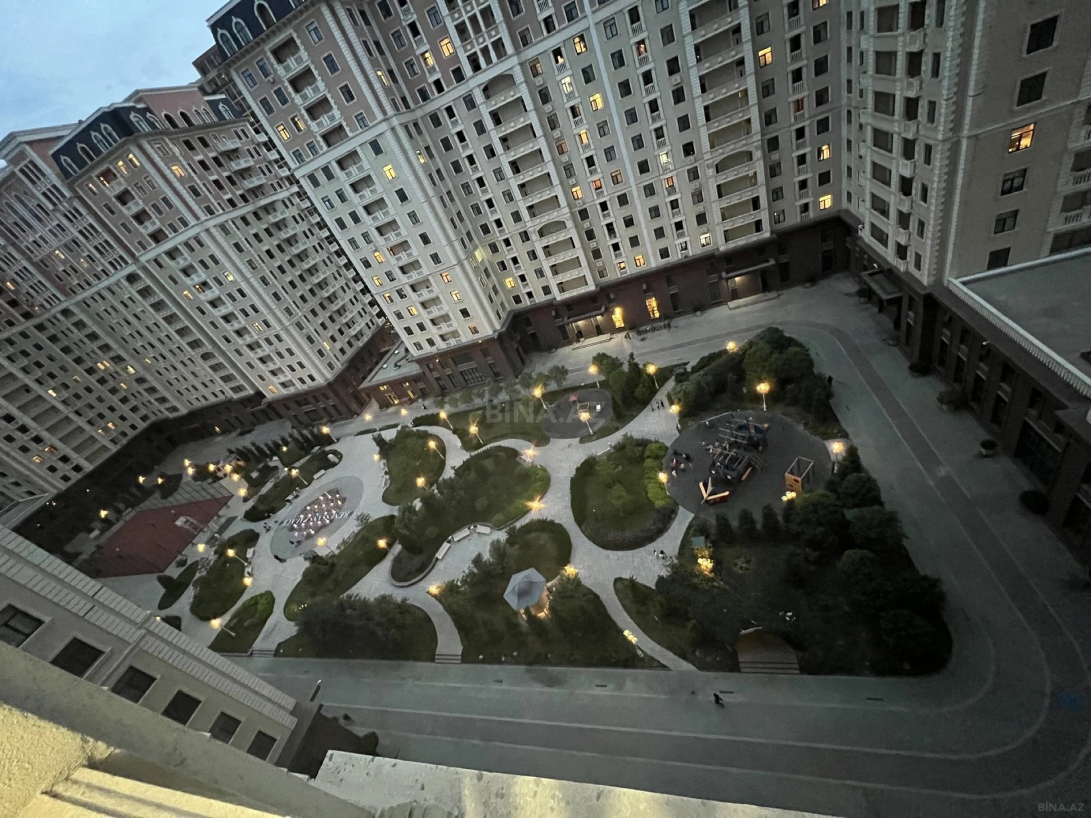 Satılır 2 otaqlı mənzil 68 m²