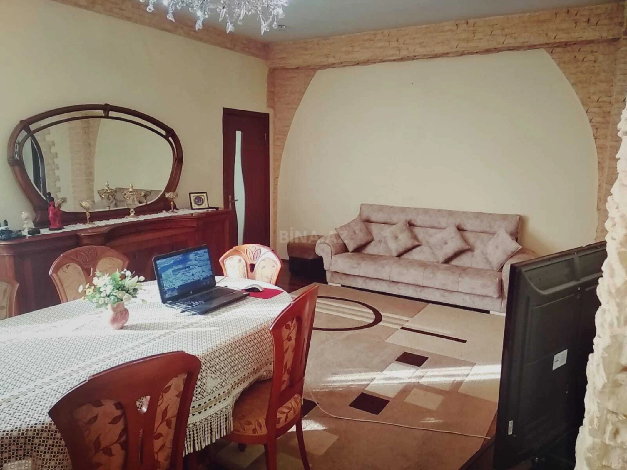 Satılır 4 otaqlı mənzil 126 m²