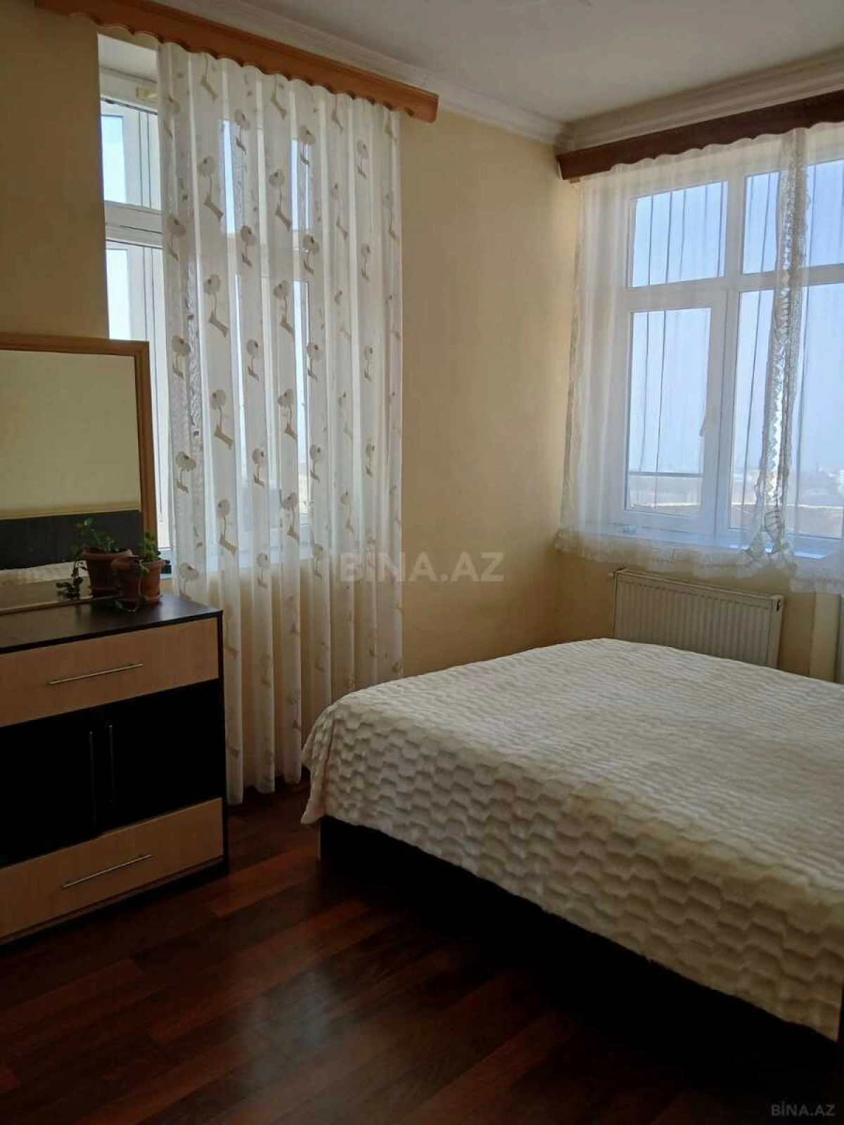 Satılır 4 otaqlı mənzil 126 m²