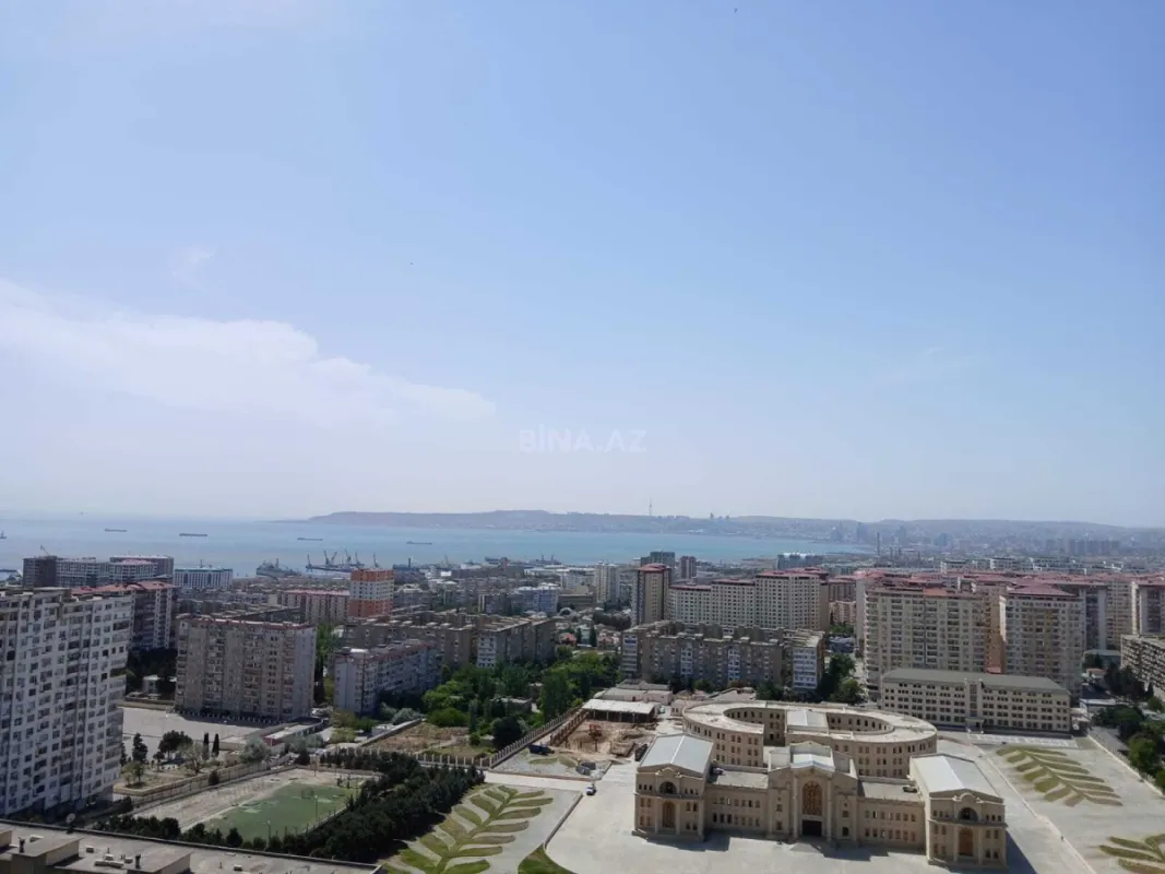 Satılır 4 otaqlı mənzil 126 m²