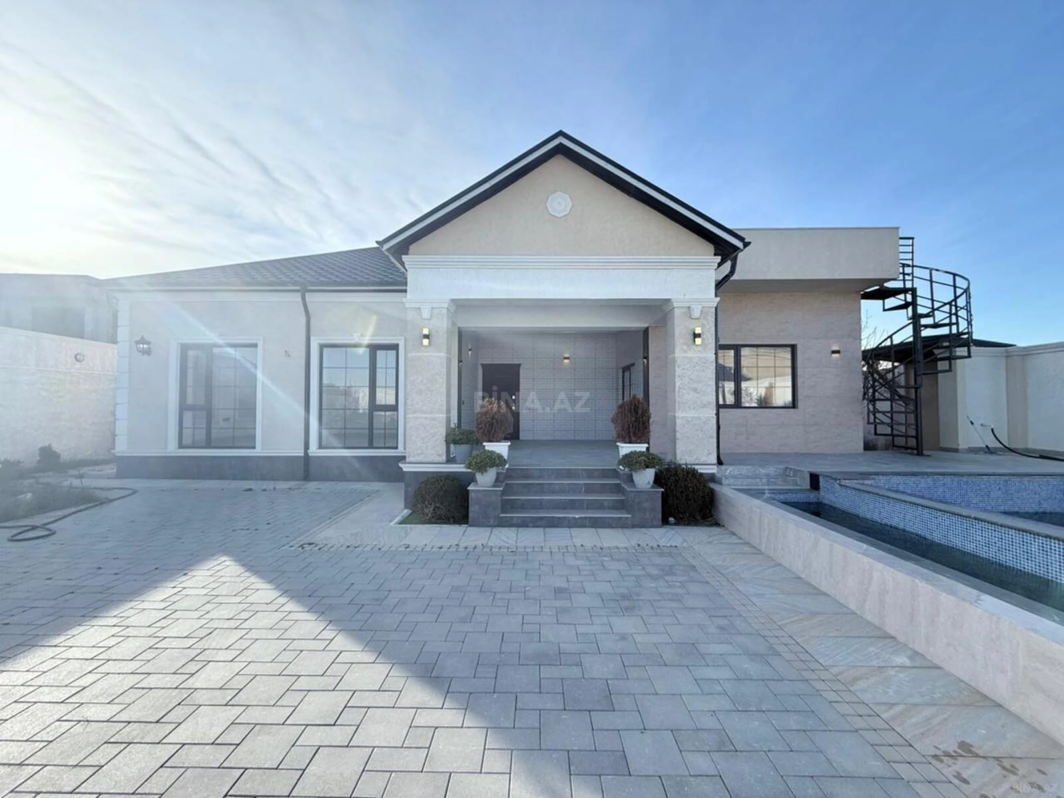 Satılır 4 otaqlı həyət evi 185 m²