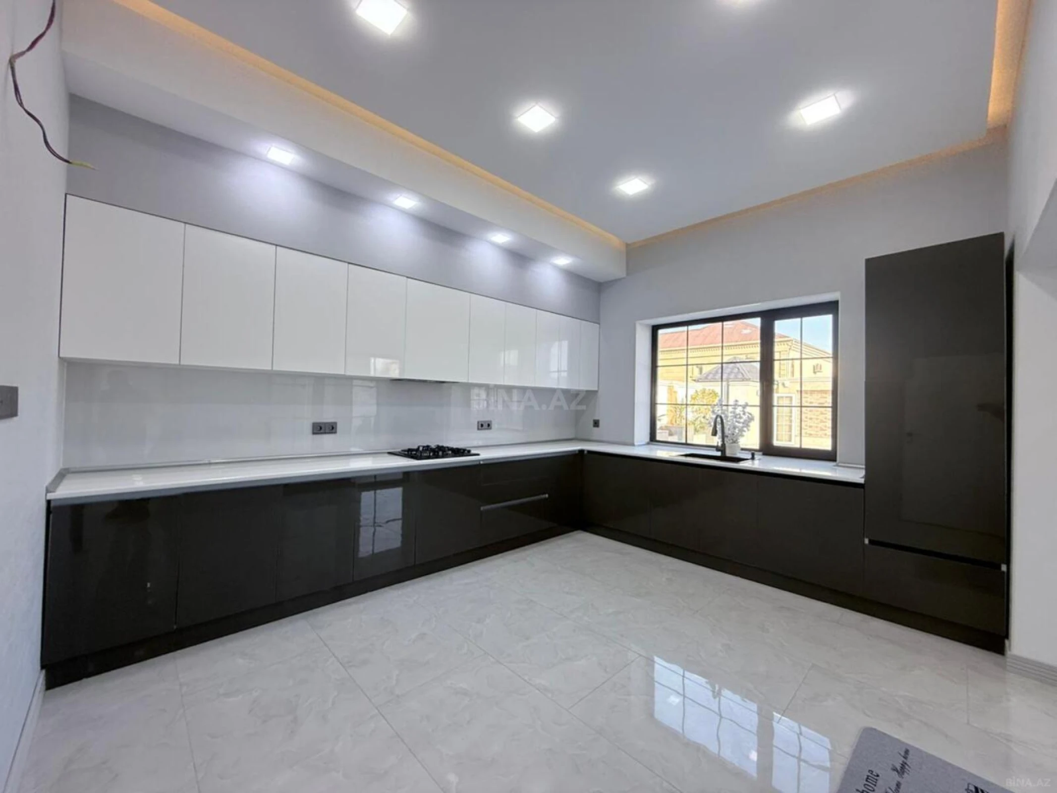 Satılır 4 otaqlı həyət evi 185 m²