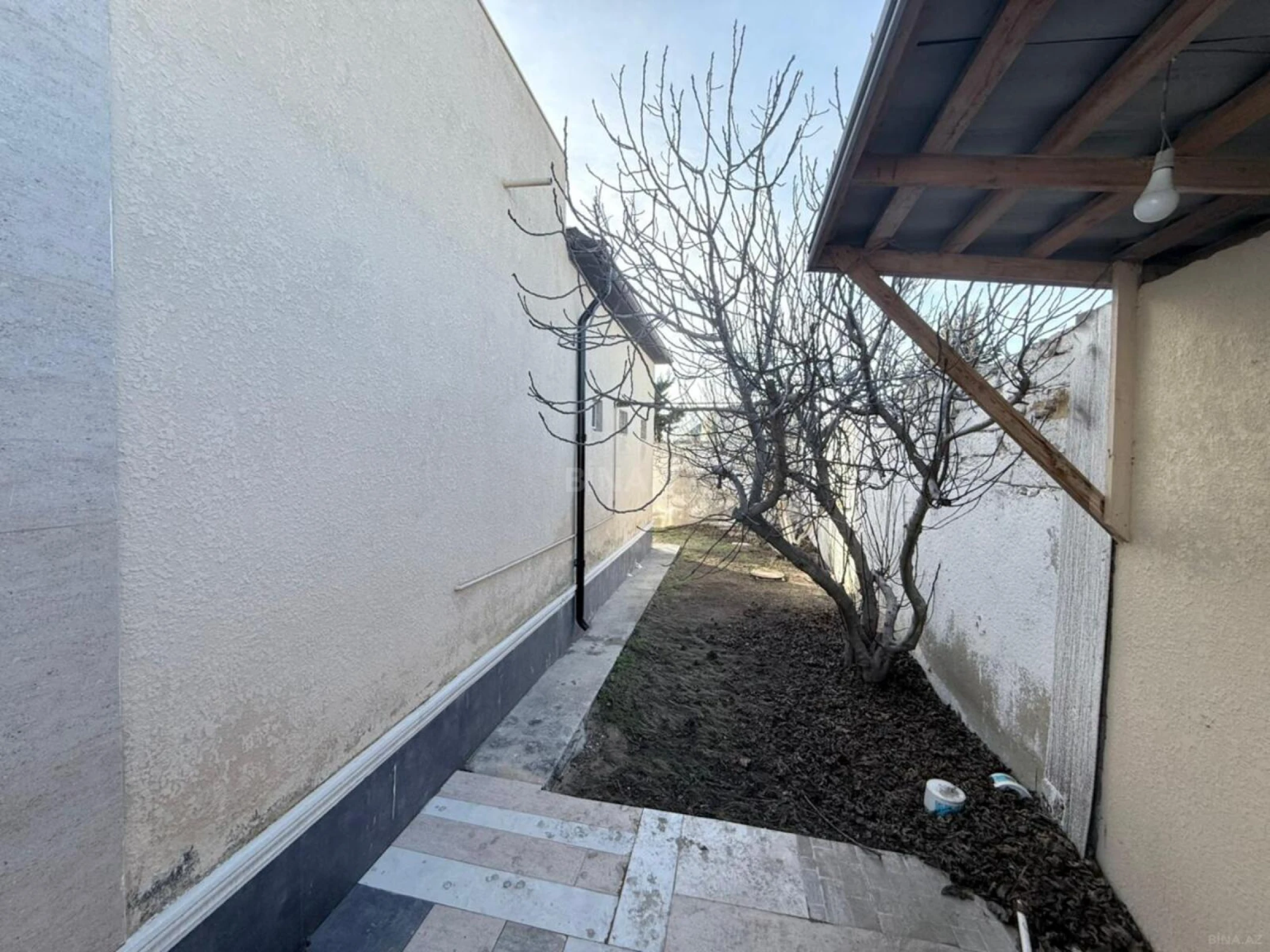 Satılır 4 otaqlı həyət evi 185 m²