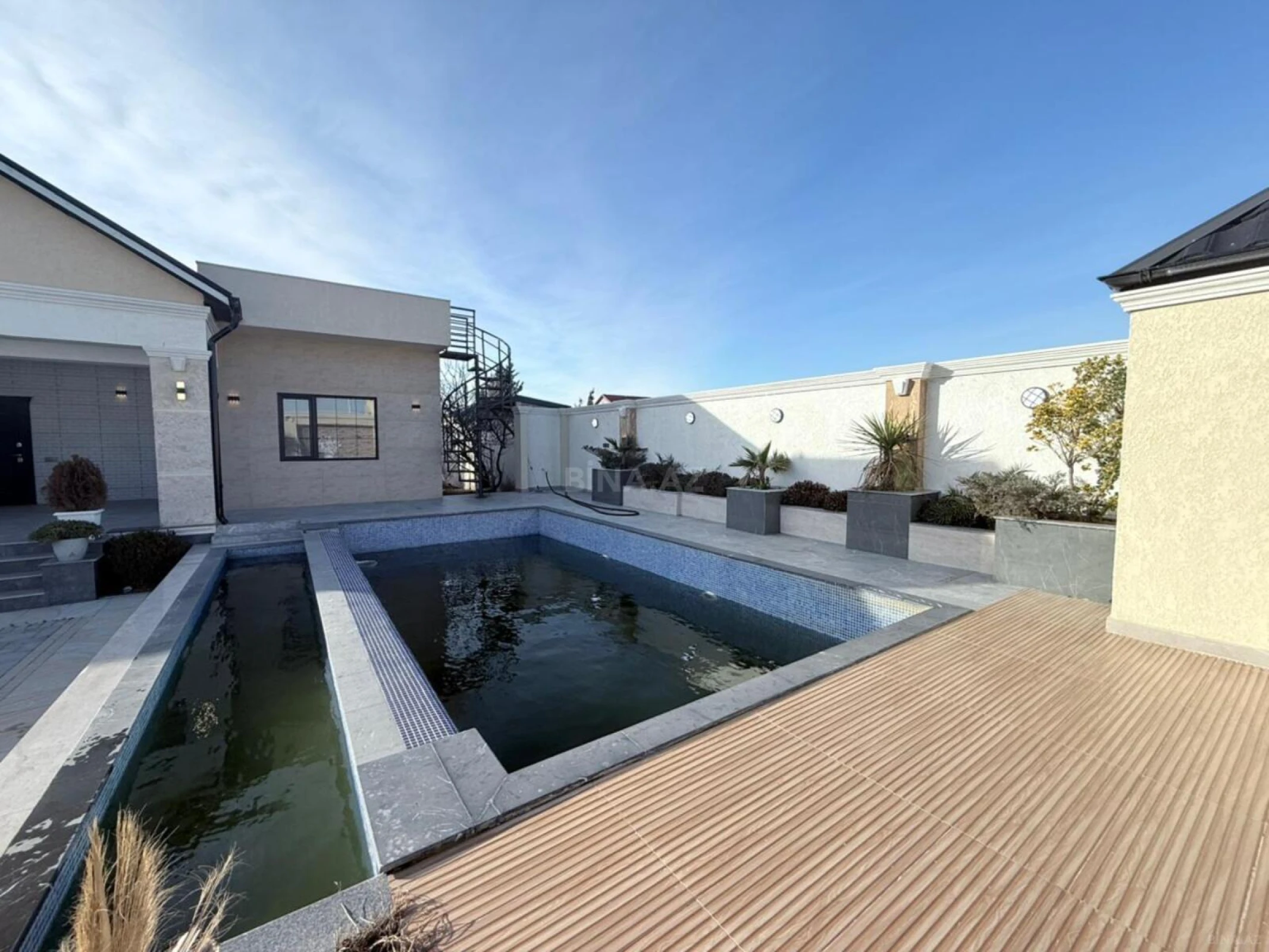 Satılır 4 otaqlı həyət evi 185 m²