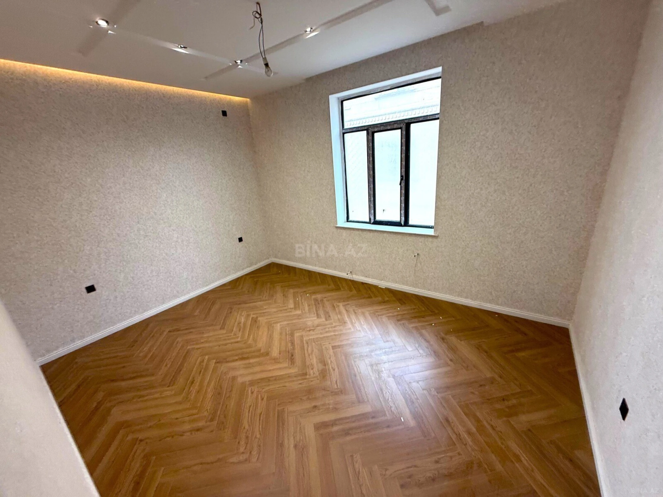 Satılır 7 otaqlı həyət evi 450 m²