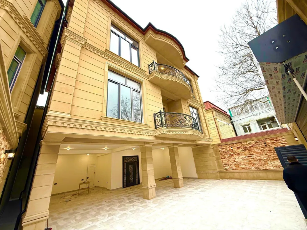 Satılır 7 otaqlı həyət evi 450 m²