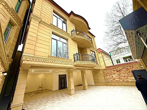Satılır 7 otaqlı həyət evi 450 m²
