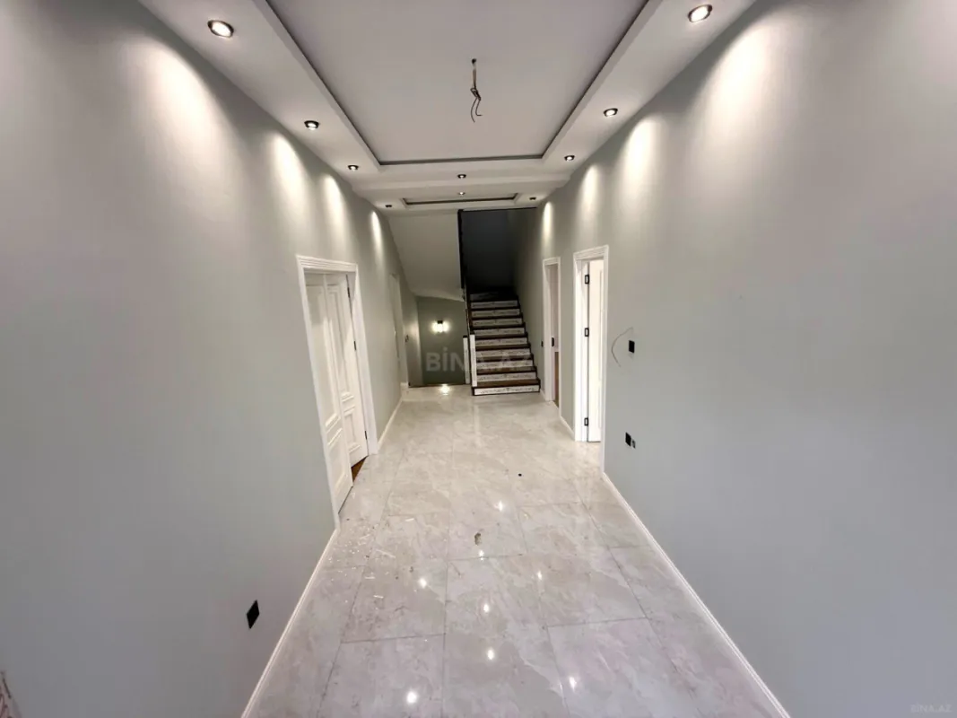 Satılır 7 otaqlı həyət evi 450 m²