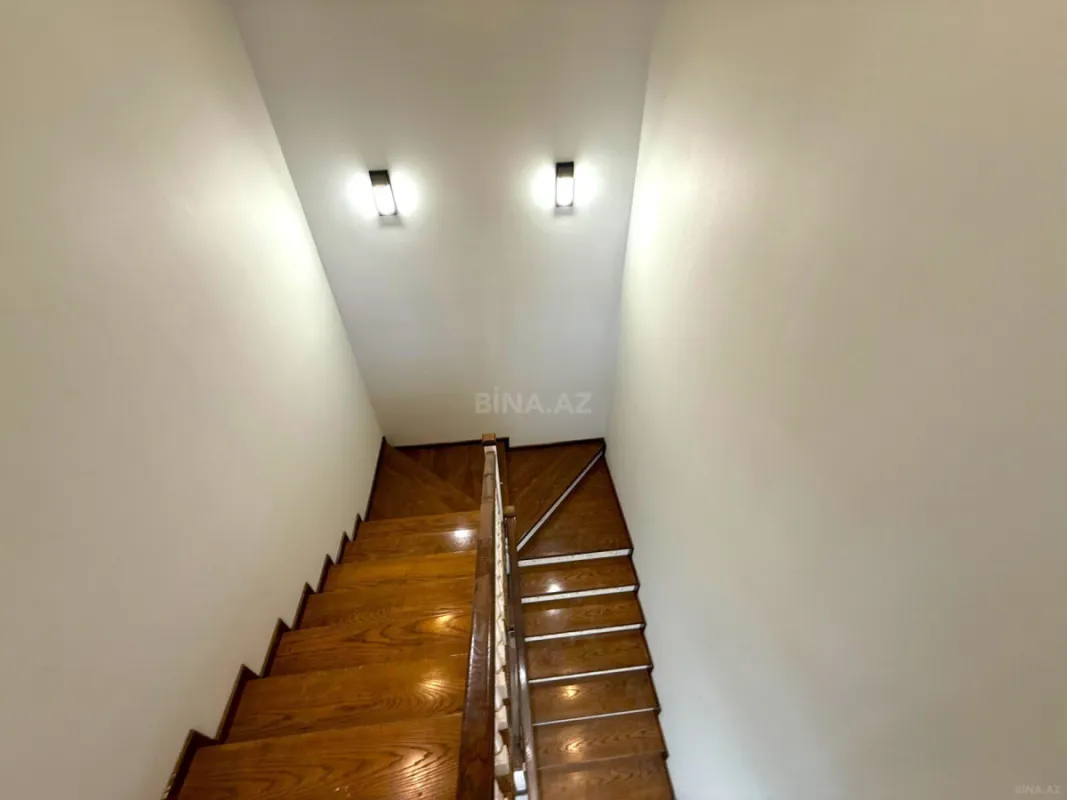 Satılır 7 otaqlı həyət evi 450 m²