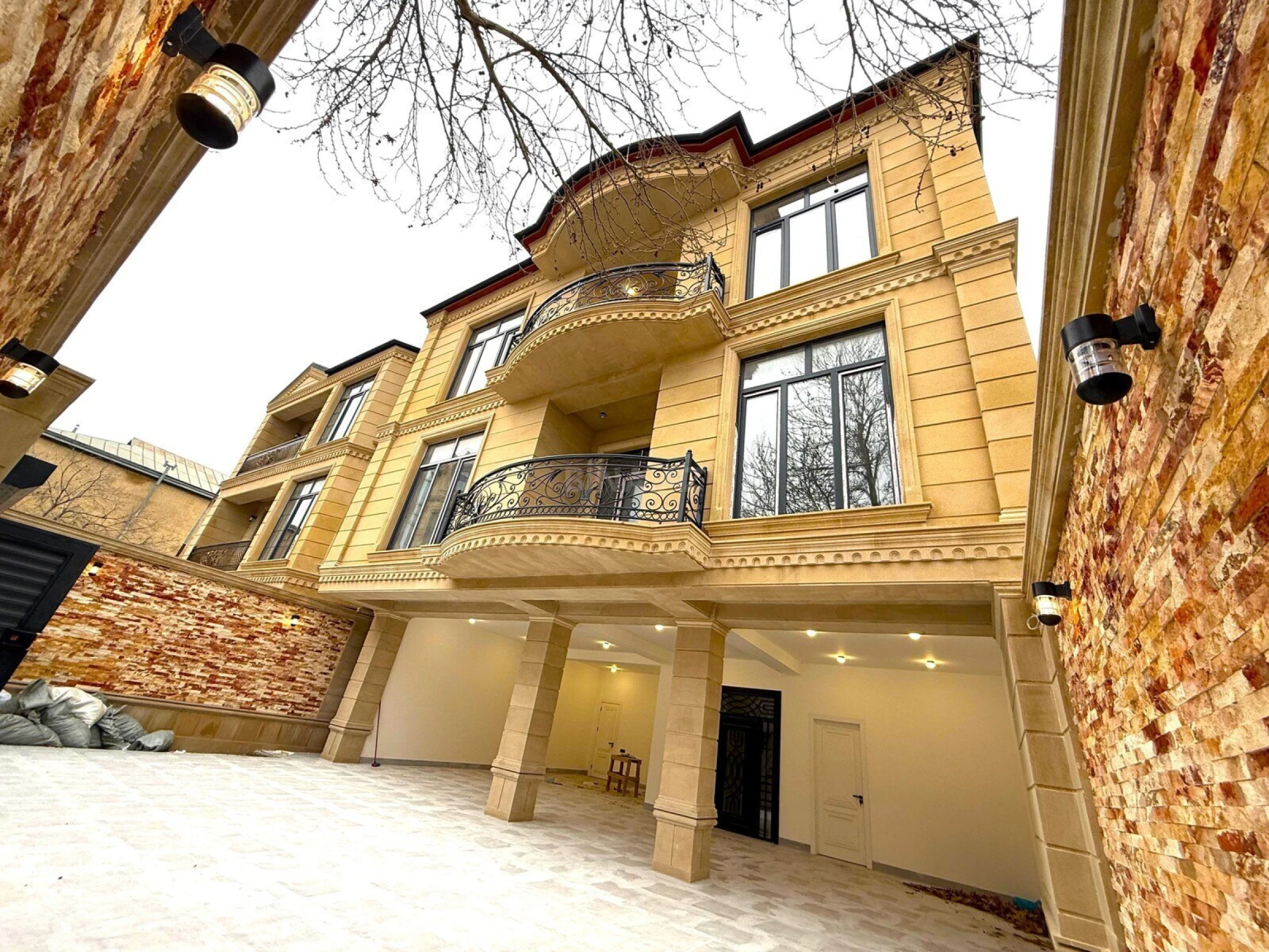 Satılır 7 otaqlı həyət evi 450 m²