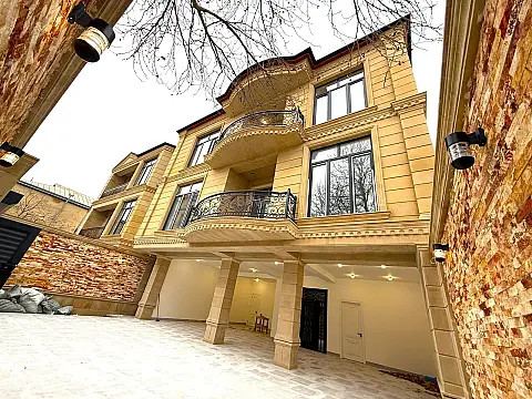 Satılır 7 otaqlı həyət evi 450 m²