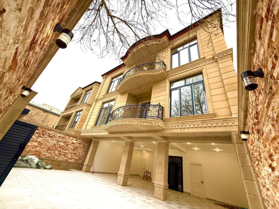 Satılır 7 otaqlı həyət evi 450 m²