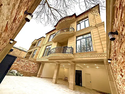 Satılır 7 otaqlı həyət evi 450 m² — Bakı, Nəsimi 7 otaq 450.00 m²