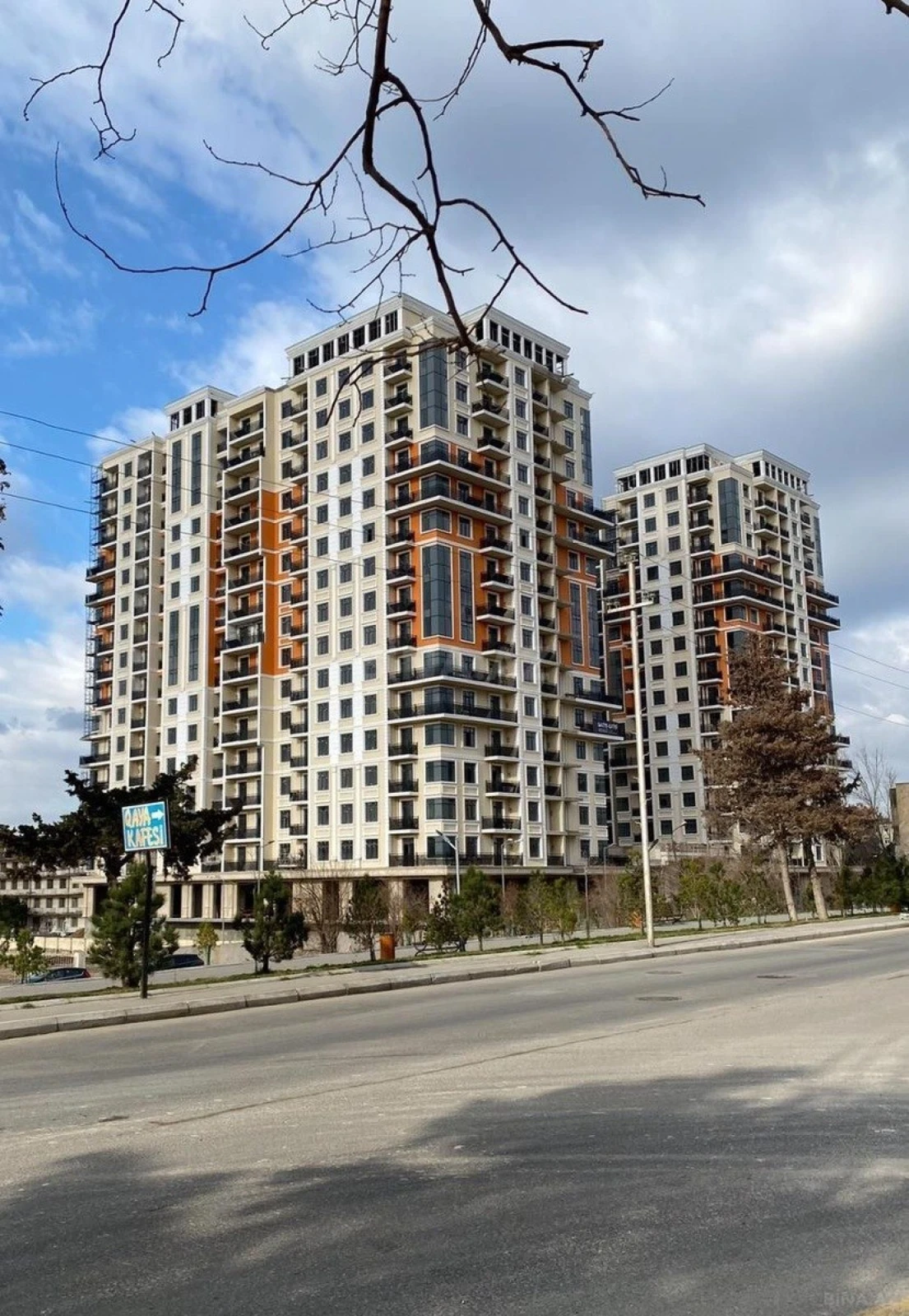 Satılır 3 otaqlı mənzil 98 m²