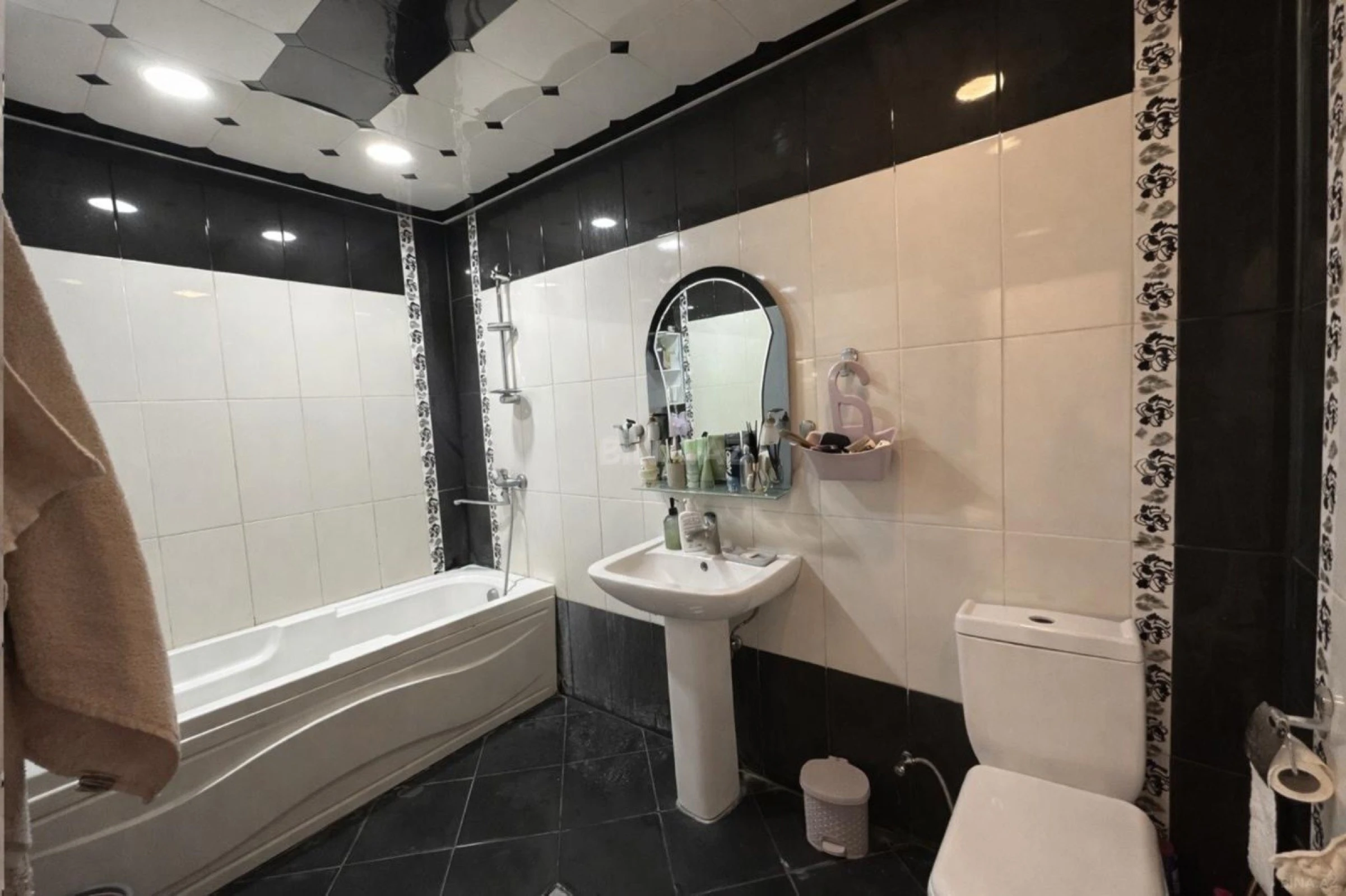 Satılır 2 otaqlı mənzil 88 m²
