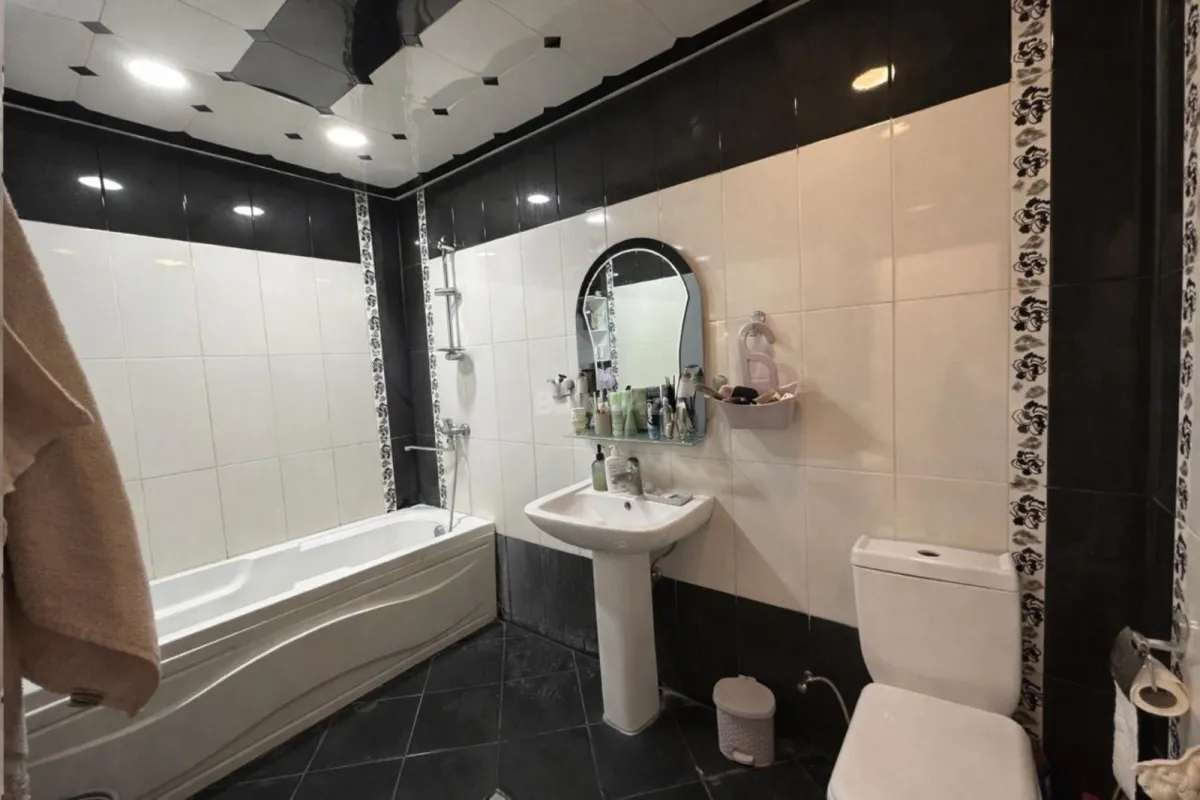 Satılır 2 otaqlı mənzil 88 m²