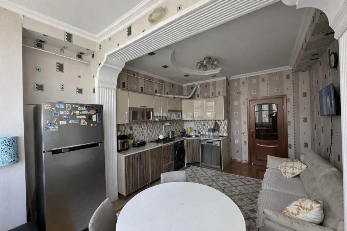 Satılır 2 otaqlı mənzil 88 m²