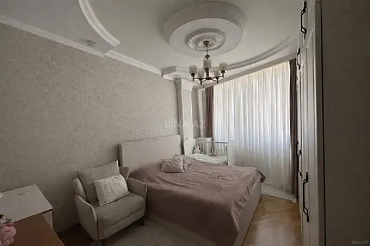 Satılır 2 otaqlı mənzil 88 m²