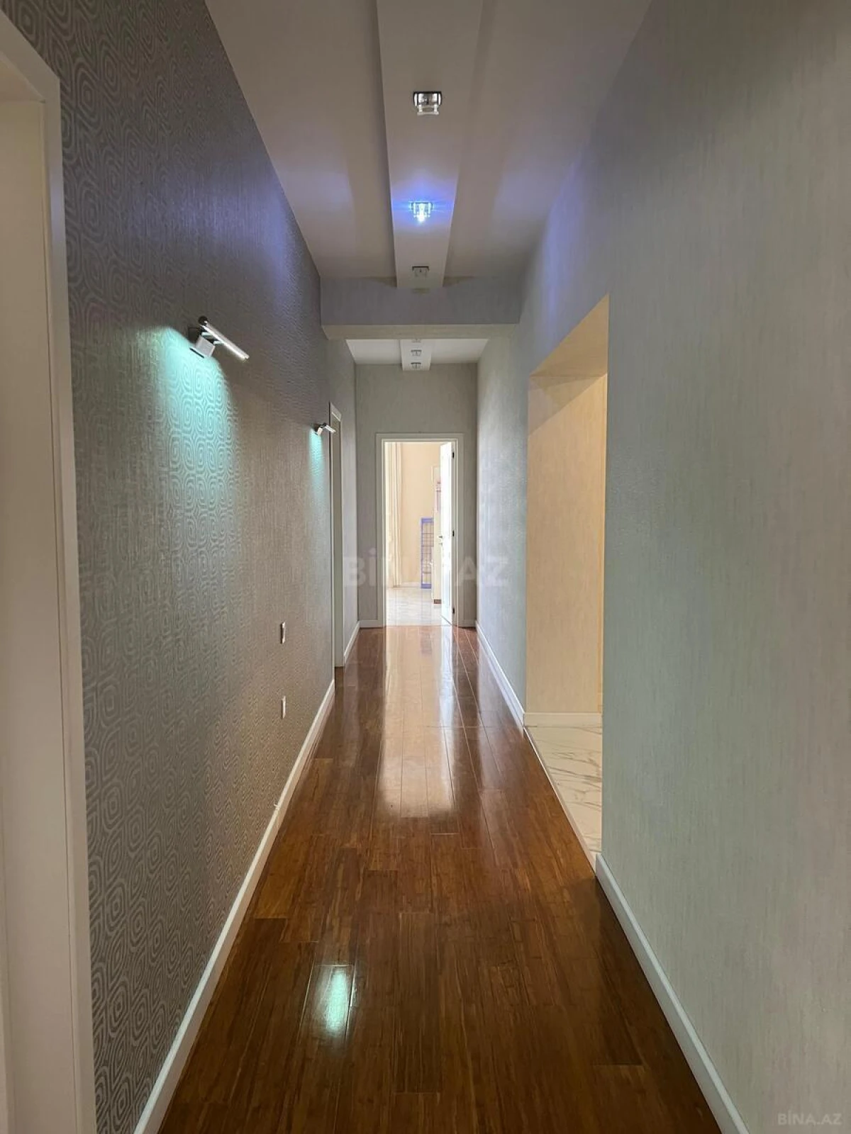Satılır 4 otaqlı mənzil 190 m²
