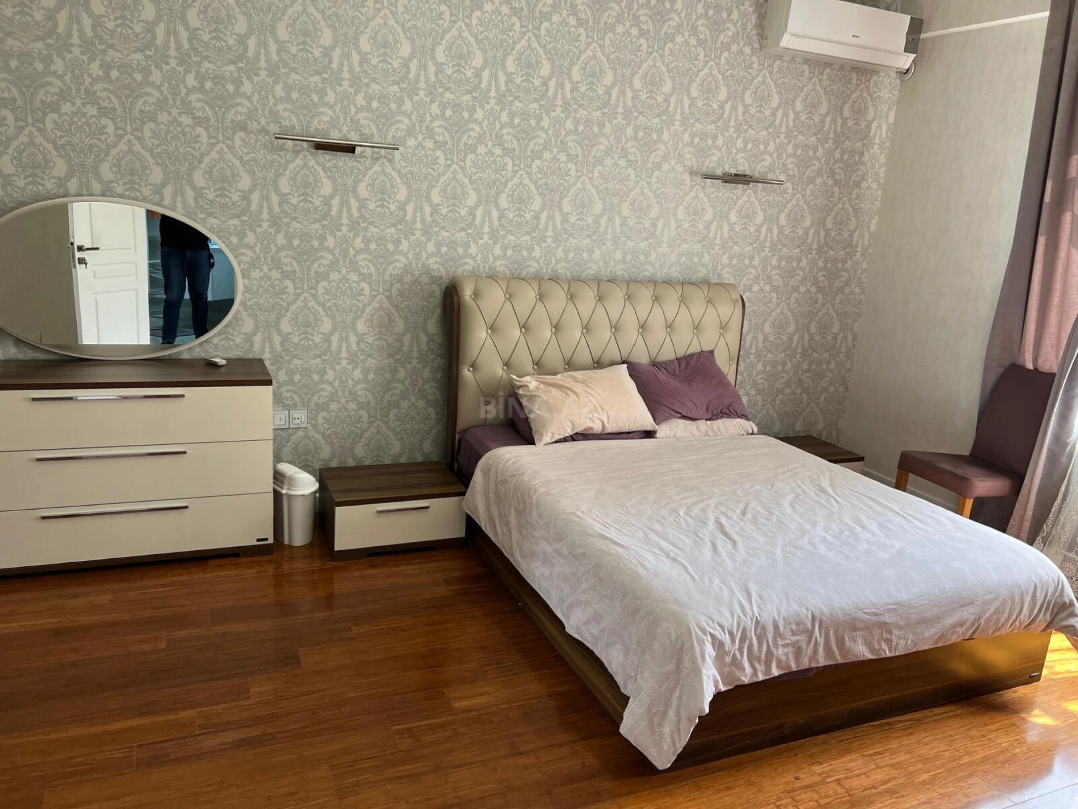 Satılır 4 otaqlı mənzil 190 m²