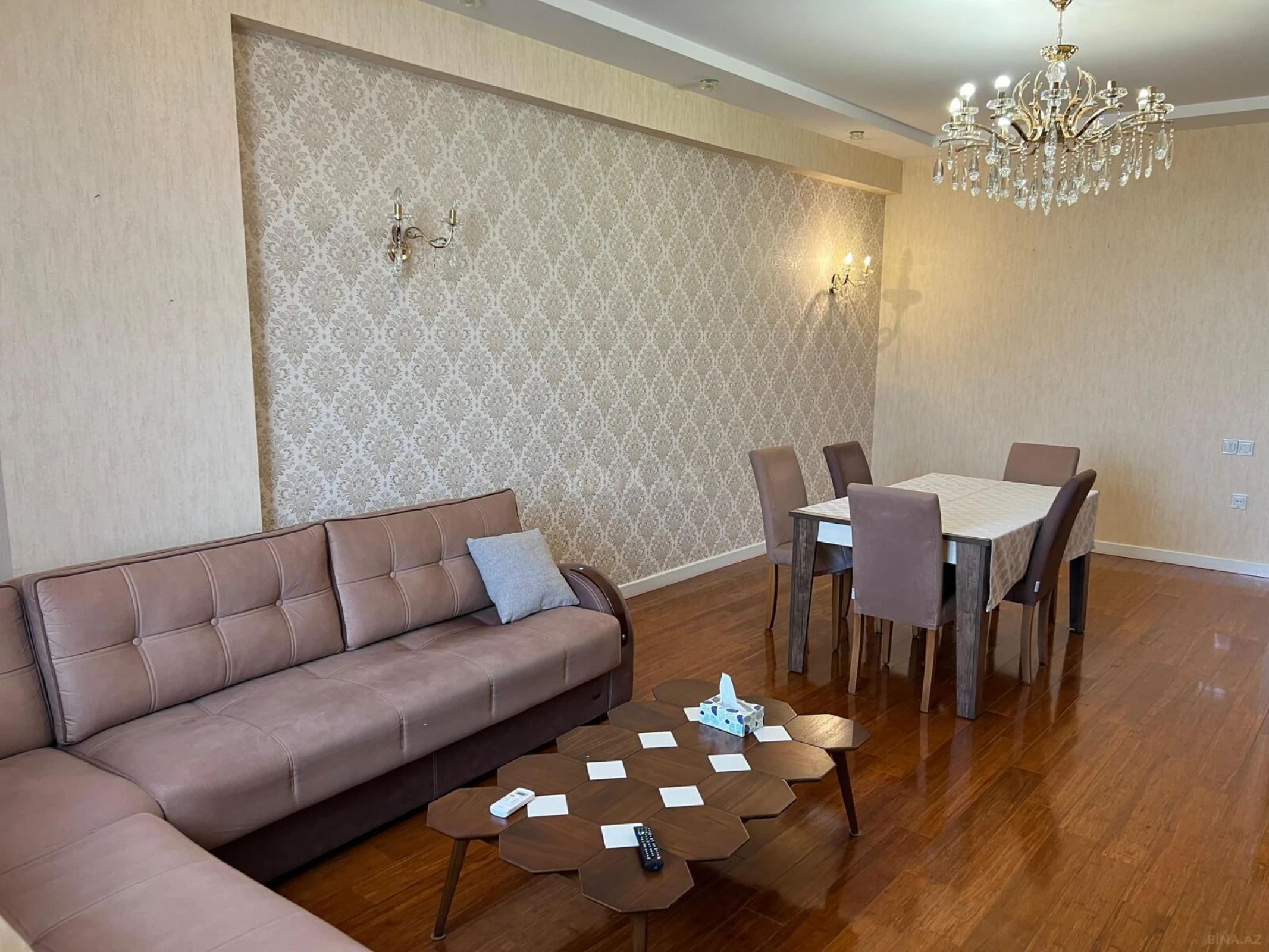 Satılır 4 otaqlı mənzil 190 m²