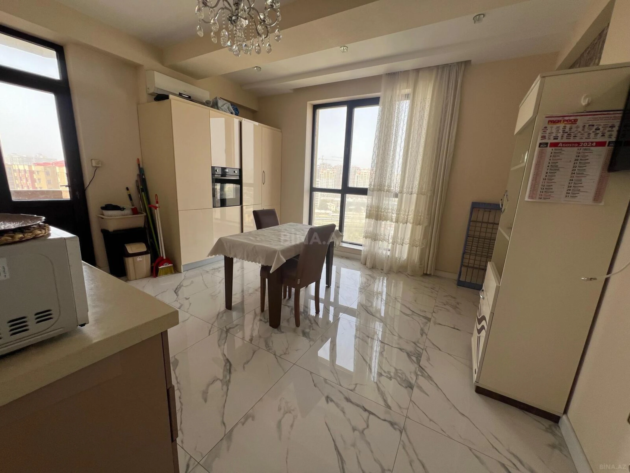 Satılır 4 otaqlı mənzil 190 m²