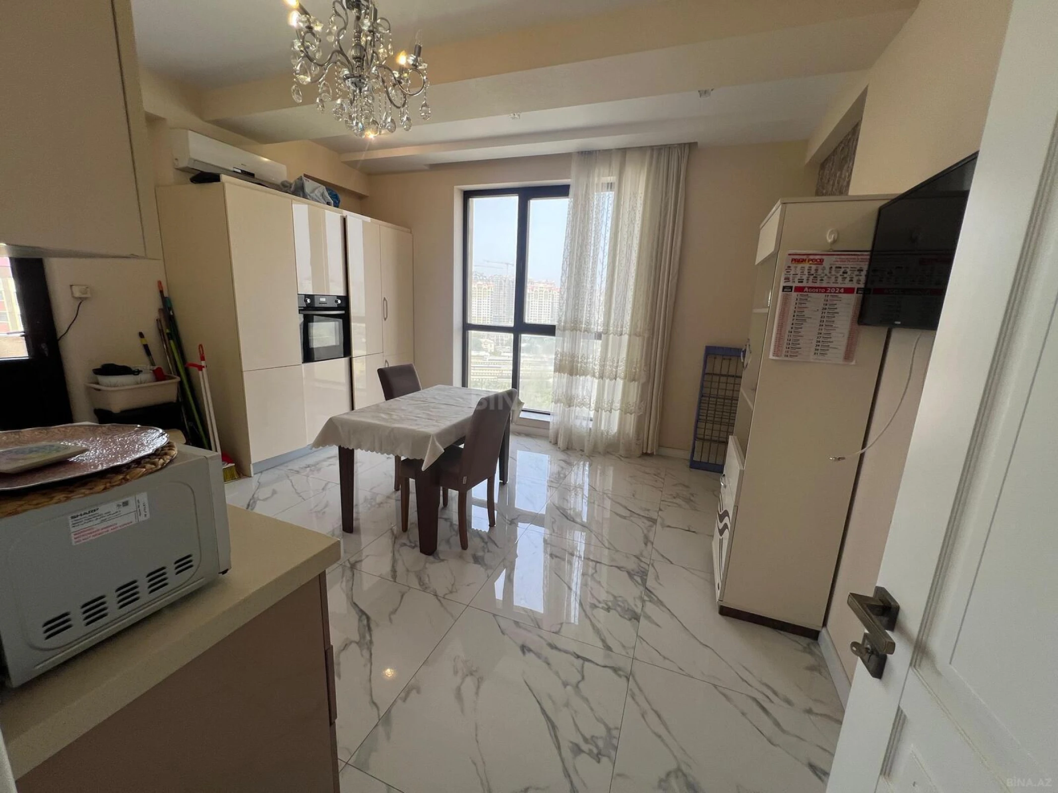 Satılır 4 otaqlı mənzil 190 m²