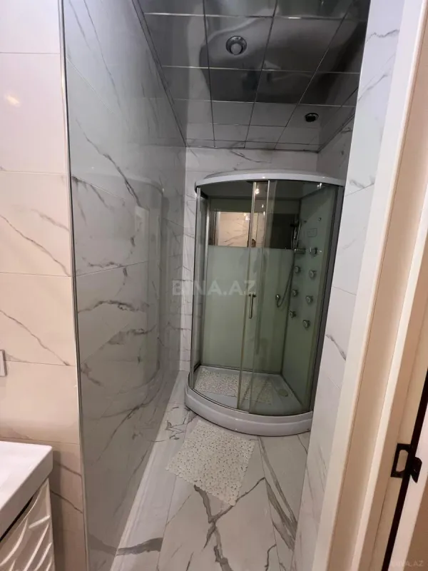 Satılır 4 otaqlı mənzil 190 m²