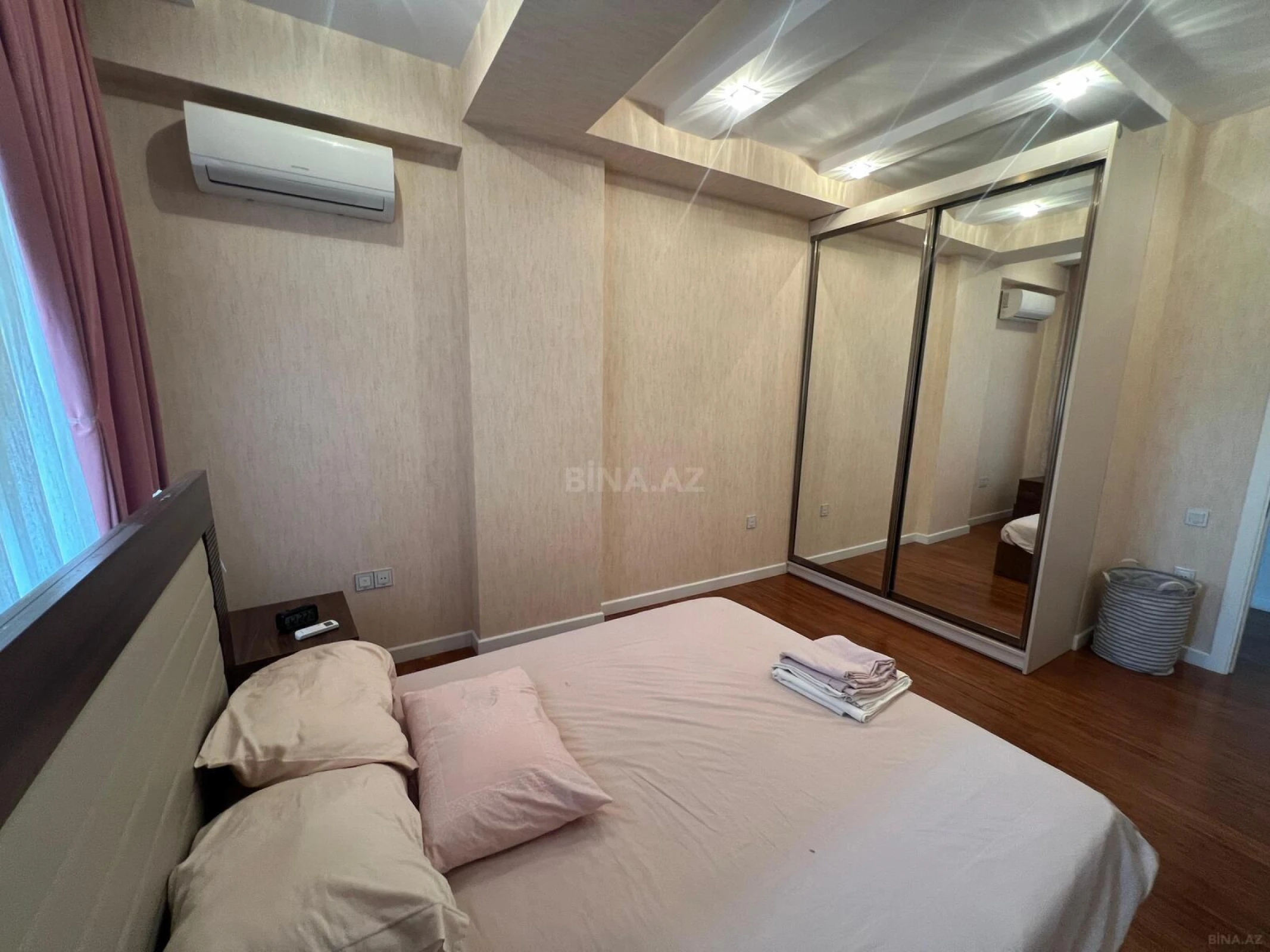 Satılır 4 otaqlı mənzil 190 m²