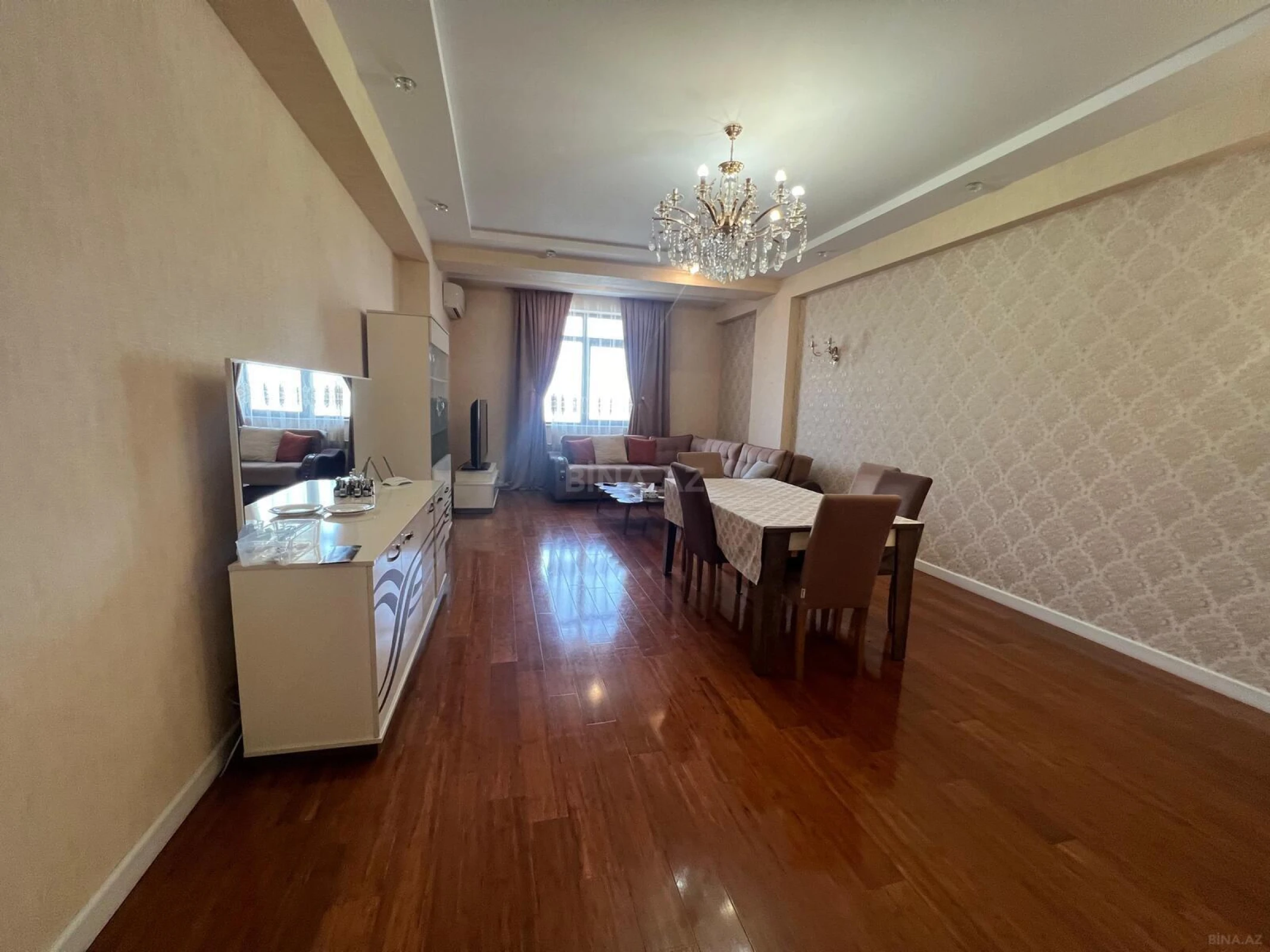 Satılır 4 otaqlı mənzil 190 m²