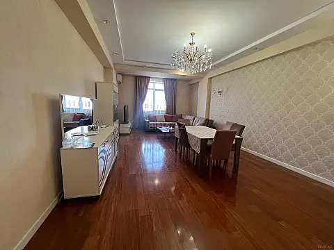 Satılır 4 otaqlı mənzil 190 m² — Bakı 4 otaq 190.00 m²
