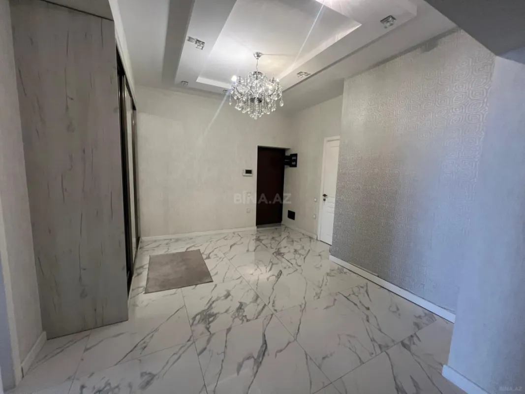 Satılır 4 otaqlı mənzil 190 m²